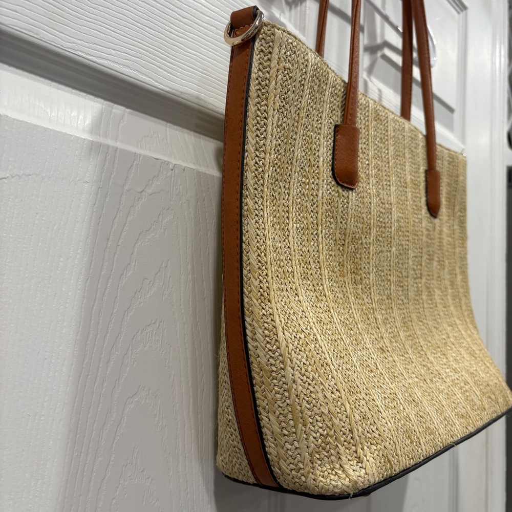 Atrie Tote - Picture 4 of 12